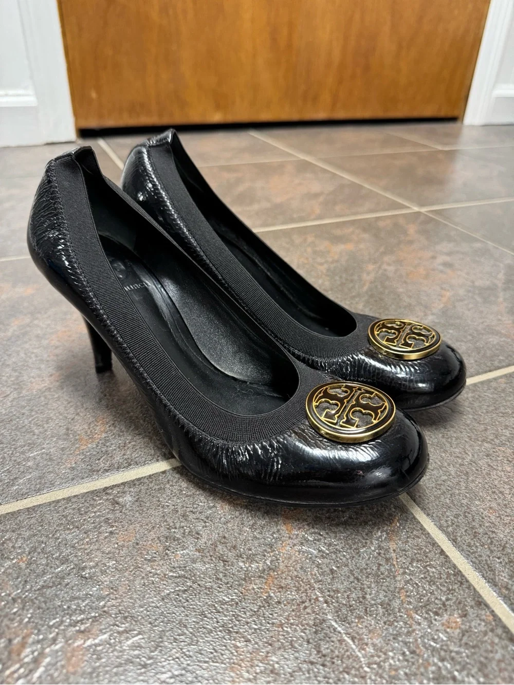 Tory Burch TB Caroline Patent Leather Round Toe Mid Heels Black 7.5